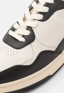 Clae Elford Unisex - Trainers - Black/Off-White -Affordable Shoe Store 045ad94dd2a944719e83ce2f4bfbaf02