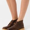 Clarks Originals Desert Boot - Casual Lace-Ups - Beeswax
