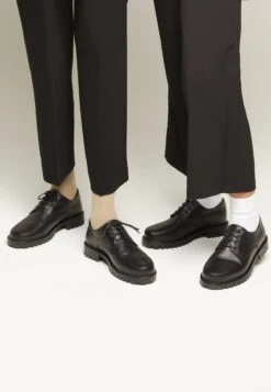 Zena Unisex - Casual Lace-Ups - Black