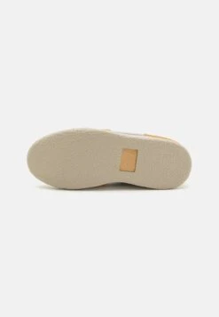 Clarks Craftcup Court - Trainers 12 Clarks Craftcup Court - Trainers -Affordable Shoe Store 3ae4b75451804702a68a6494d0ccd33a