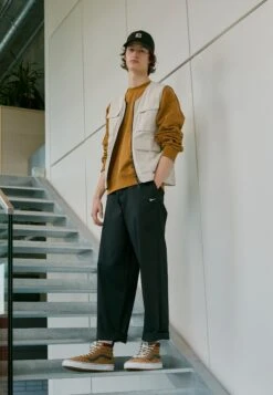 Vans Sk8 Hi Mte 1 Unisex - High-Top Trainers -Affordable Shoe Store 4f00c76557d04b80858e5d33ba1f6e19