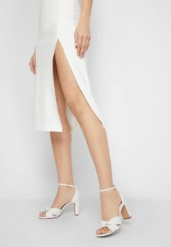 Affordable Shoe Store 23 Minelli Sandals - Blanc