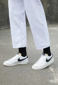 Nike Sportswear Blazer - Trainers - White/Black -Affordable Shoe Store a0b046af81424033a8b619f92251995c