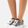 DKNY York Lace Up - Trainers -Affordable Shoe Store ae7bb41d894d414f9fbf5e5edcb2a9a9