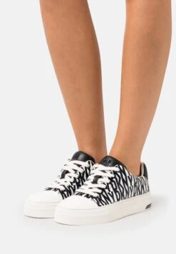DKNY York Lace Up - Trainers