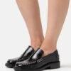 Billi Bi Slip-Ons - Black Desire/Beige