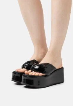 Dolly Platform Thongs - T-Bar Sandals - Black