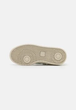 Veja V-10 - Trainers 12 Veja V-10 - Trainers -Affordable Shoe Store bbcfdc0d97d04a6a9d18614d70b4bed2
