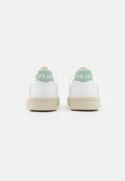 Veja V-10 - Trainers 11 Veja V-10 - Trainers -Affordable Shoe Store c587f543a4c74acbabe5d77b6b45133c