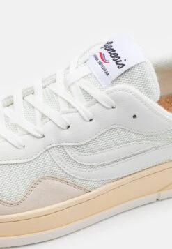 Genesis Soley 2.0 Sugar Pina Unisex - Trainers - Off-White/White -Affordable Shoe Store c6af5c8a627d463193505fd7e7fb32ab