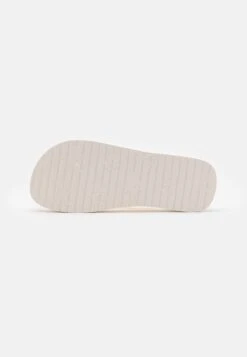 Calvin Klein Jeans Beach Flatform - T-Bar Sandals - Ancient White/Raspberry Sorbet -Affordable Shoe Store d3ba6a1be7944418b0b13cf92609c54f