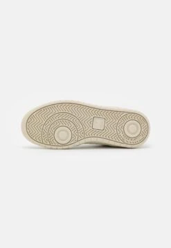 Veja V 10 - Trainers -Affordable Shoe Store d44ca098eea24b54a07455b0fdbedd6c