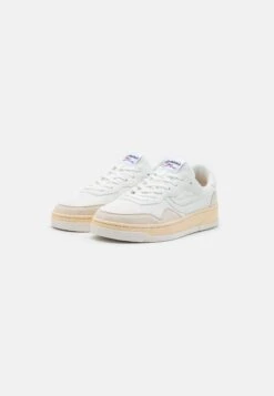 Genesis Soley 2.0 Sugar Pina Unisex - Trainers - Off-White/White -Affordable Shoe Store f7062229aa22471bbc19fac6ea304def